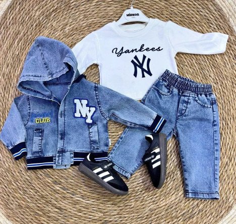 Tenue 2 pièces pour filles, tee-shirt blanc imprimé de lettres et jupe plissée verte, ensemble tendance pour l'été quantite Min:12 PRIX :3500 fcfa