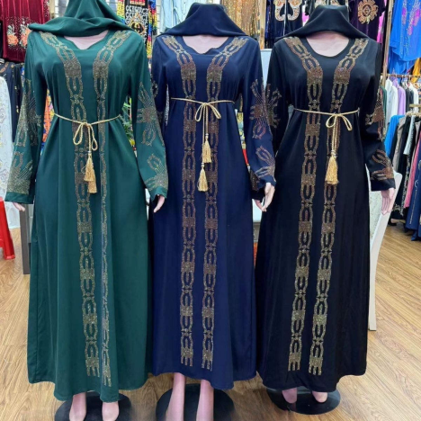 FOURNISSEUR TURQUIE✨ Abaya Moderne Ornée de Cristaux – Élégance Orientale & Raffinement