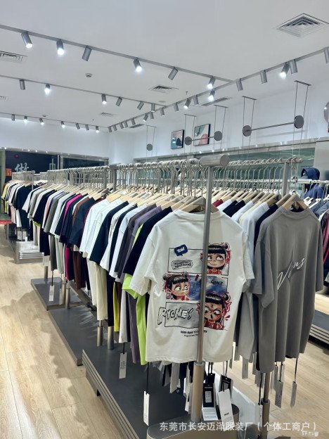 T-shirt coton piqué gros Adjamé, grossiste vêtements Abidjan, T-shirt tendance Côte d'Ivoire, mode jeunesse 18-24 ans Adjamé, prêt-à-porter gros Adjamé, T-shirt streetwear gros.